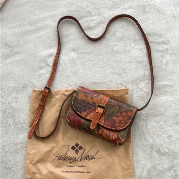 Patricia Nash Artistic Leather Crossbody Bag - Picture 1 of 4
